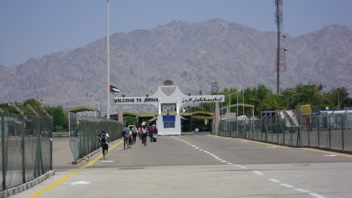 Israel bloquea cruces fronterizos con Jordania tras el crimen de dos soldados 