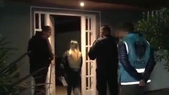 Imágenes de video de la policía de la Ciudad durante los allanamientos en Munro. Imágenes de video de la policía de la Ciudad durante los allanamientos en Munro.