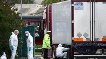 los inmigrantes muertos en un camion eran chinos: la trata es ?barata? y rentable los inmigrantes muertos en un camion eran chinos: la trata es ?barata? y rentable