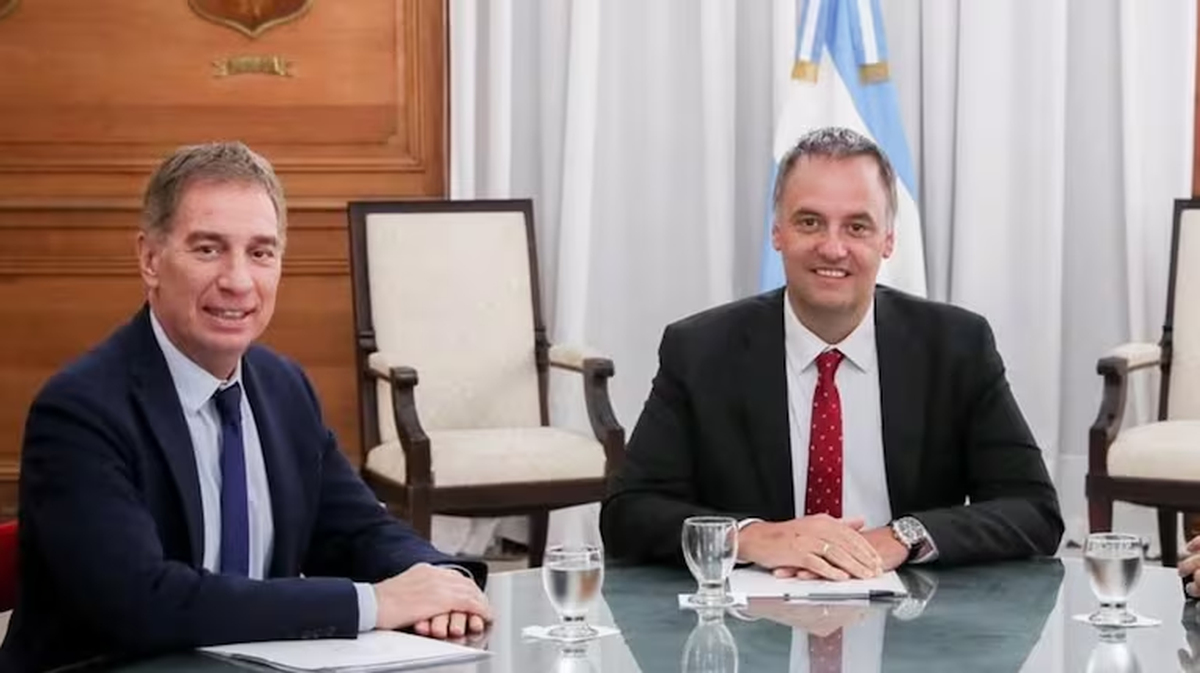 Sale Manuel Adorni, entra Diego Santilli. Sale Manuel Adorni, entra Diego Santilli. 