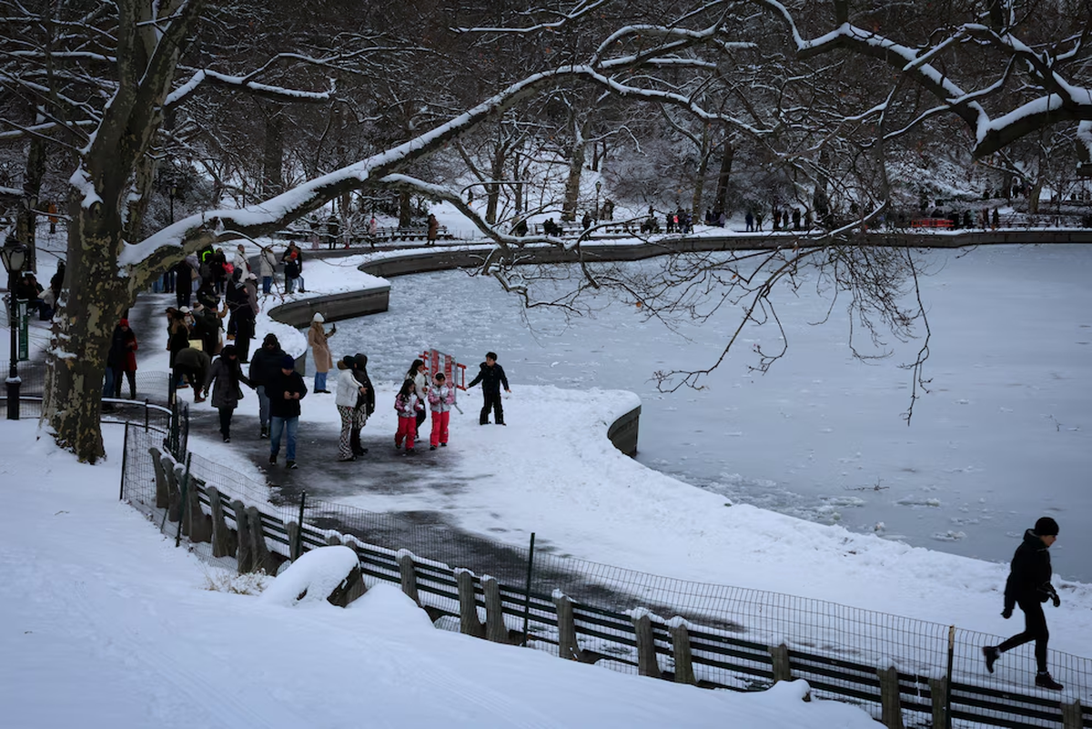 La gobernadora de Nueva York, Kathy Hochul, declara el estado de emergencia ante la llegada de una intensa tormenta de nieve y una ola de frío extremo en todo el estado. | GENTILEZA REUTERS La gobernadora de Nueva York, Kathy Hochul, declara el estado de emergencia ante la llegada de una intensa tormenta de nieve y una ola de frío extremo en todo el estado. | GENTILEZA REUTERS