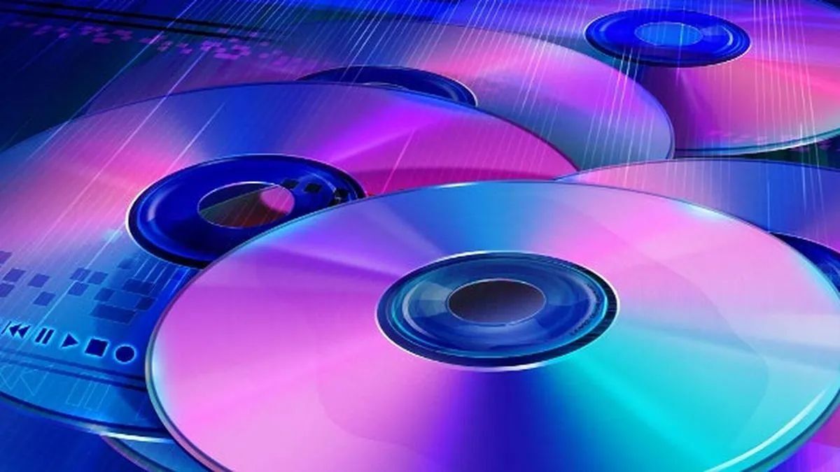 Eldisco compacto o CD redefinió a la industria musical, se transformó en la sombradel disco de vinilo y el cassette.