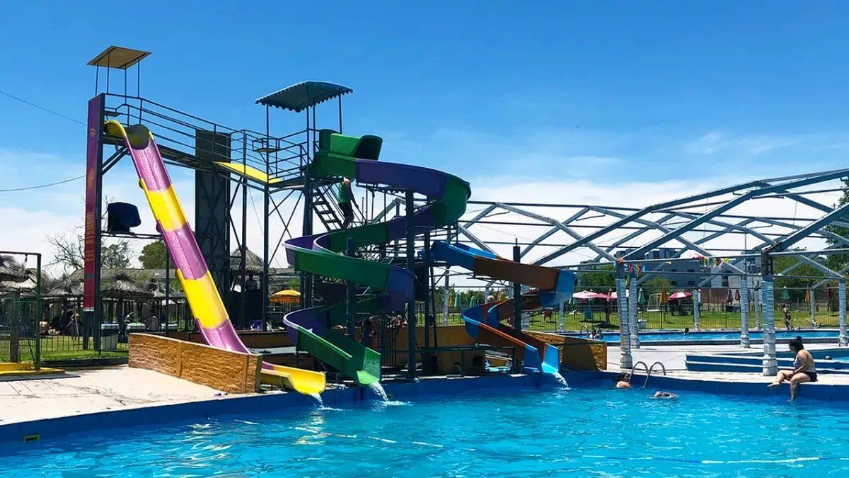 El parque acuático de Buenos Aires con pileta gigante y entradas muy baratas