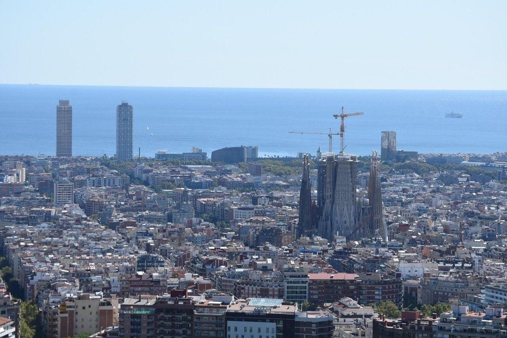 Barcelona suele estar entre los destinos más elegidos por los jóvenes que viajan por España en verano, especialmente si se activan los descuentos del Verano Joven 2026. Barcelona suele estar entre los destinos más elegidos por los jóvenes que viajan por España en verano, especialmente si se activan los descuentos del Verano Joven 2026.