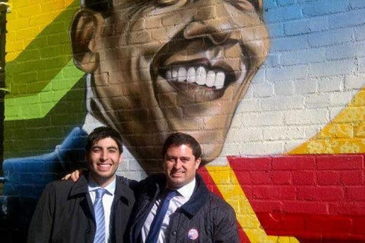 Facundo Moyano abrazado a Julián Obiglio.
