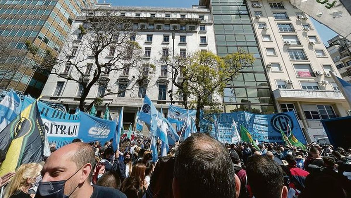 La marcha al Tribunal Superior de Justicia (TSJ) porteño contra la ley que permite apelar fallos de la Justicia nacional.