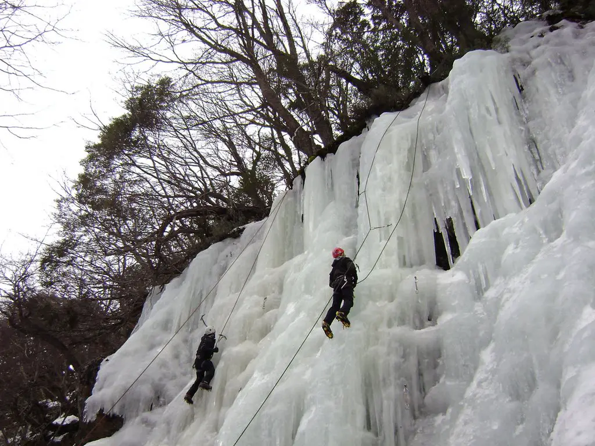 La cascada de Haruwen en invierno. La cascada de Haruwen en invierno.