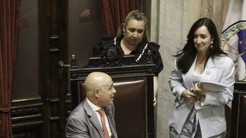 Victoria Villarruel y Bartolomé Abdala, un vínculo que se mantiene a pesar de la interna de la vice con el Gobierno. Victoria Villarruel y Bartolomé Abdala, un vínculo que se mantiene a pesar de la interna de la vice con el Gobierno.