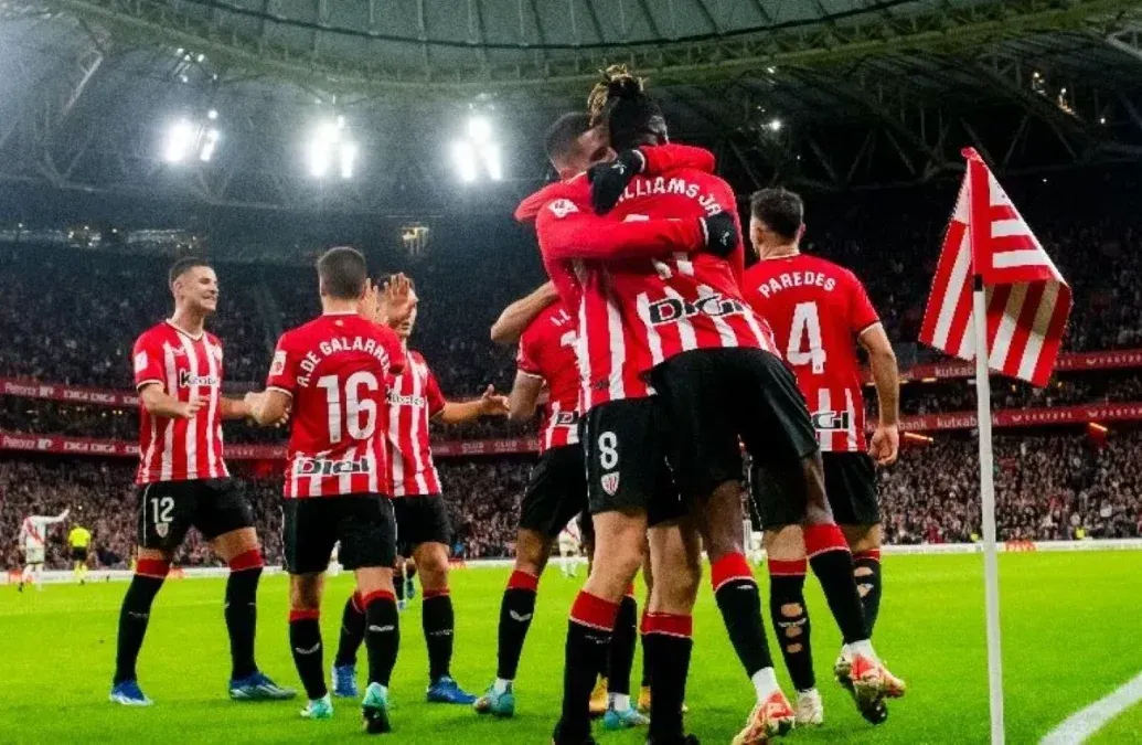 El Bilbao tiene un pie en la final de la Copa del Rey luego de vencer al Atlético Madrid de visitante.