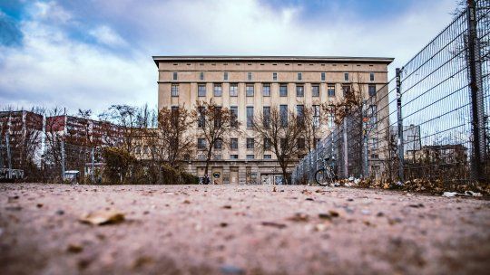 Berghain, el templo berlinés donde la noche no tiene fin. Foto: Simon Tartarotti Berghain, el templo berlinés donde la noche no tiene fin. Foto: Simon Tartarotti