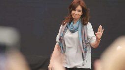 altText(Los políticos reaccionan en Twitter, tras el anuncio de CFK)}