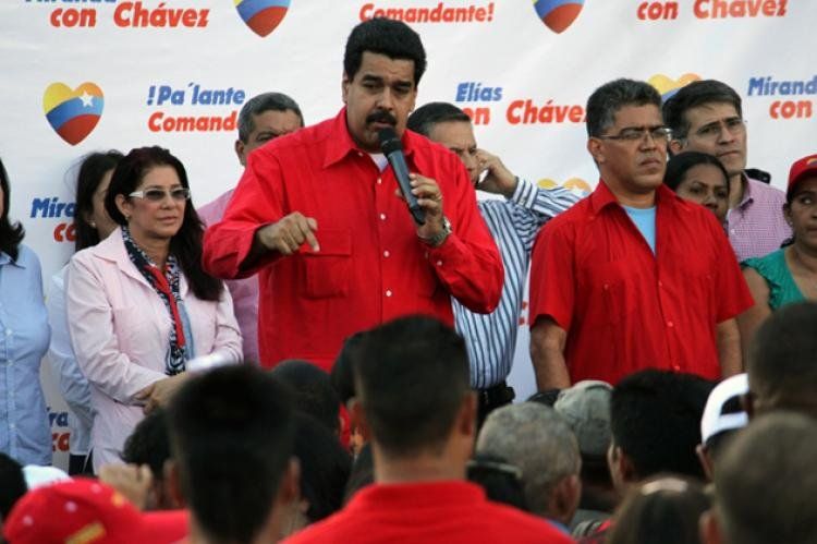 Nicolás Maduro, acompañado de Elías Jaua.