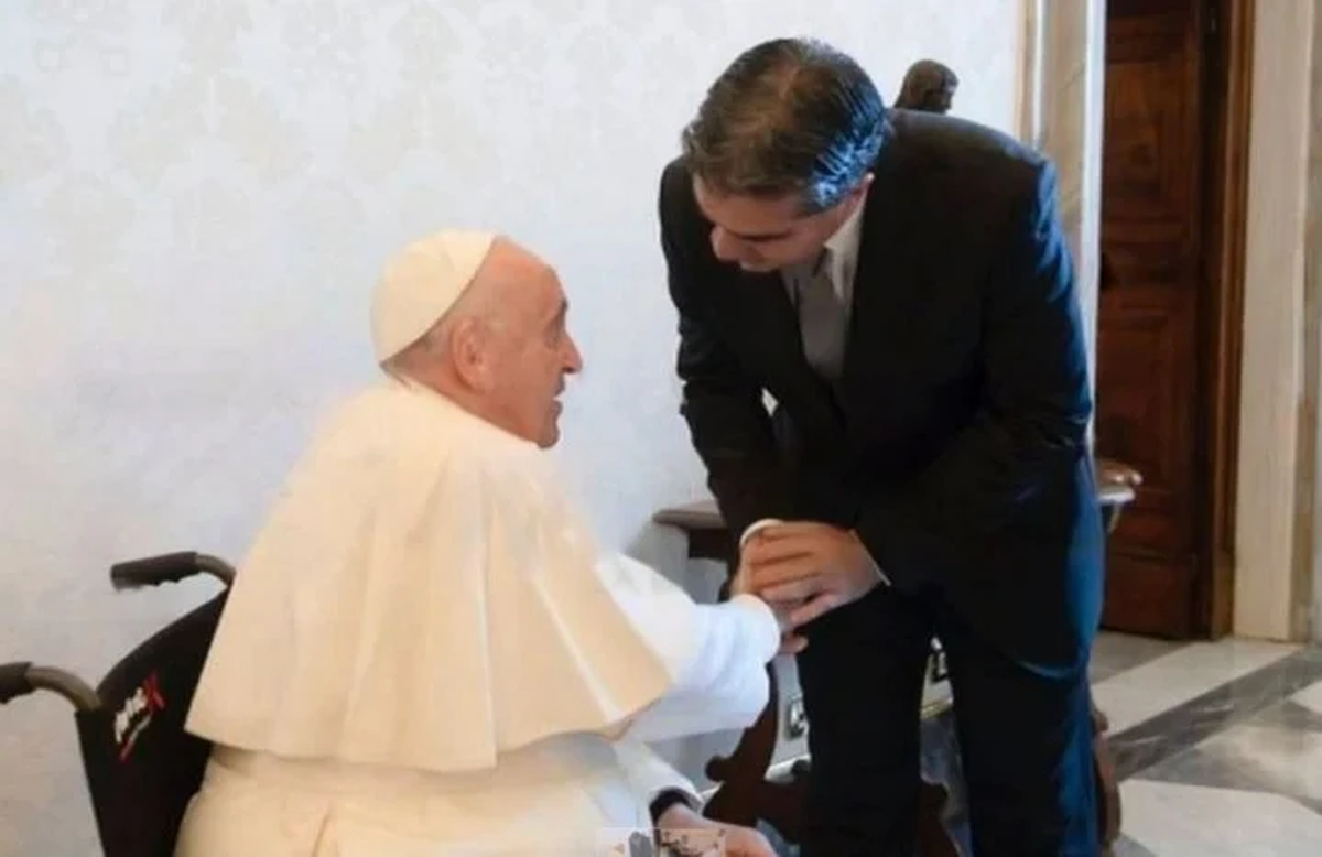 Encuentro entre el papa Francisco con Jorge Capitanich repudiado por Elisa Carrió.