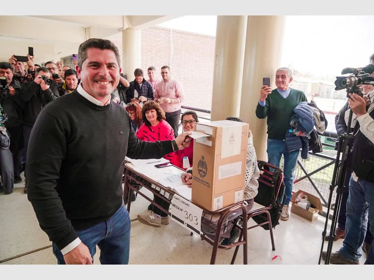Marcelo Orrego votando. Marcelo Orrego votando.