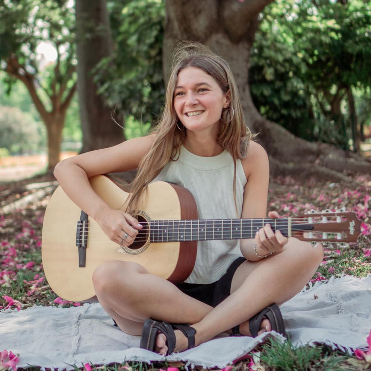 Maggie fue una revelación en el programa “La Voz Argentina” (Telefe) donde llegó a semifinales y cosechó elogiosos comentarios de los jurados (Ricardo Montaner, Soledad, Mau y Ricky, Lali) que la vieron crecer como artista en cada gala. Maggie fue una revelación en el programa “La Voz Argentina” (Telefe) donde llegó a semifinales y cosechó elogiosos comentarios de los jurados (Ricardo Montaner, Soledad, Mau y Ricky, Lali) que la vieron crecer como artista en cada gala.