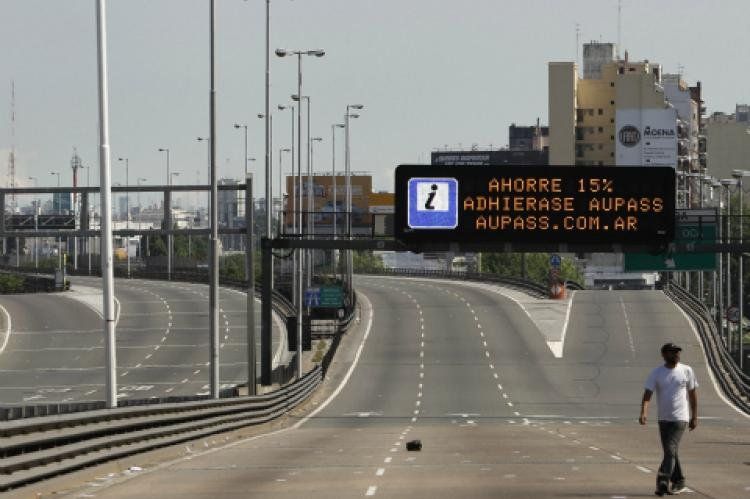 El paro se hizo sentir en todo el país con calles vacías y nula actividad.