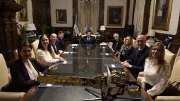 LaCámara Argentina de Especialidades Medicinales (CAEMe) se reunió con MarioLugones y Javier Milei, anunciaron inversiones para investigaciones clínicas. LaCámara Argentina de Especialidades Medicinales (CAEMe) se reunió con MarioLugones y Javier Milei, anunciaron inversiones para investigaciones clínicas.
