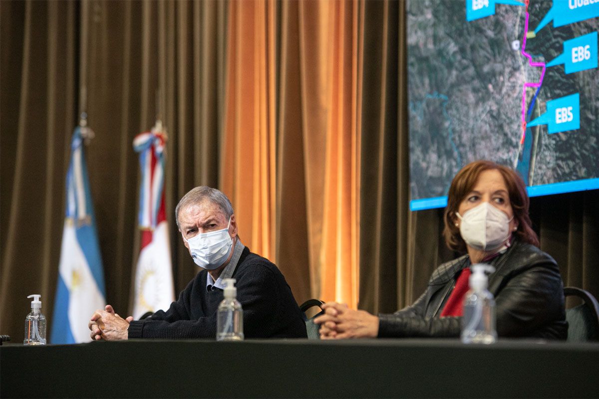 Juan Schiaretti acompaña a su esposa en la campaña.