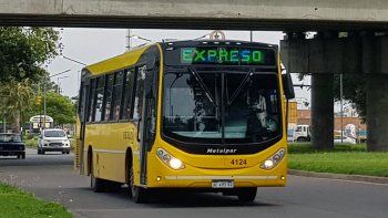 Maximiliano Pullaro decretó un aumento del 60% en el boleto de colectivos interurbanos de la provincia de Santa Fe. Maximiliano Pullaro decretó un aumento del 60% en el boleto de colectivos interurbanos de la provincia de Santa Fe.