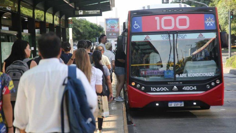 Aumento del transporte público: Para el 72% de los trabajadores es un problema