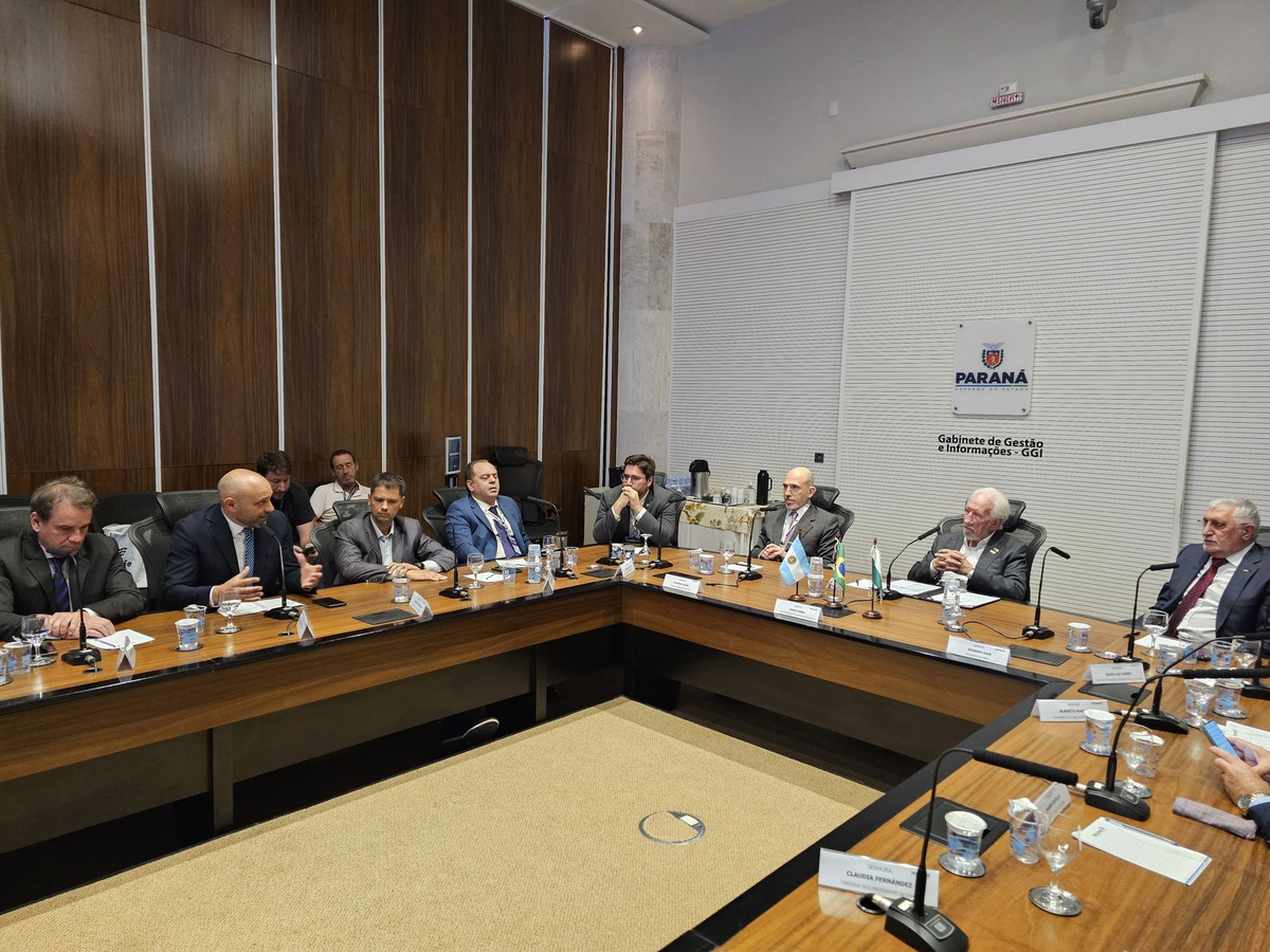 La edición 2025 de ExpoApras reunió a 78 pymes argentinas provenientes de 13 provincias, mientras que 16 firmas santafesinas participaron de instancias de rondas de negocios, representando una apuesta federal sin precedentes. La edición 2025 de ExpoApras reunió a 78 pymes argentinas provenientes de 13 provincias, mientras que 16 firmas santafesinas participaron de instancias de rondas de negocios, representando una apuesta federal sin precedentes. 