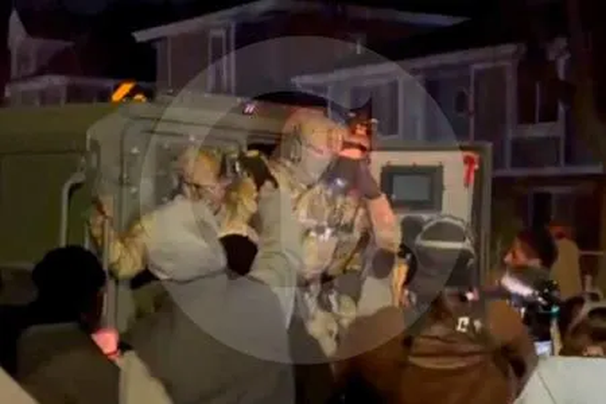 A una semana de lo de Good, un ciudadano venezolano resultó herido de bala en la pierna durante un operativo de Inmigración y Control de Aduanas (ICE) en la ciudad de Mineápolis. “Durante el forcejeo,el agente federal disparó su arma e hirió a un hombre adulto”, explicó el jefe de policía local, Brian O’Hara. A una semana de lo de Good, un ciudadano venezolano resultó herido de bala en la pierna durante un operativo de Inmigración y Control de Aduanas (ICE) en la ciudad de Mineápolis. “Durante el forcejeo,el agente federal disparó su arma e hirió a un hombre adulto”, explicó el jefe de policía local, Brian O’Hara.