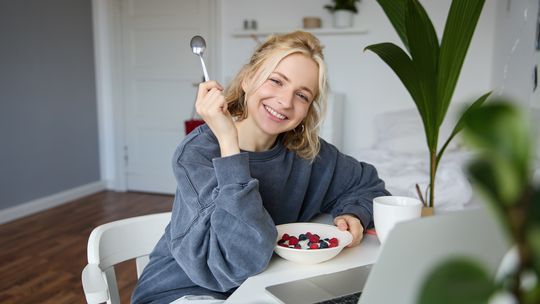 ¿Qué alimentos con proteínas puede comer en el desayuno? / Imagen de Benzoic en Freepik. ¿Qué alimentos con proteínas puede comer en el desayuno? / Imagen de Benzoic en Freepik.