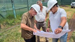 Elintendente de Tigre, Julio Zamora, recorrió las obras en el natatorio delPolideportivo San Martín, de Don Torcuato. Elintendente de Tigre, Julio Zamora, recorrió las obras en el natatorio delPolideportivo San Martín, de Don Torcuato.
