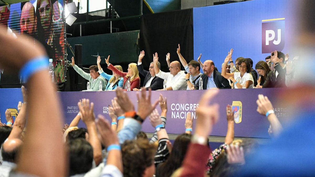 Tras el desplazamiento de Alberto Fernández, la conducción partidaria quedará a cargo de los 5 vices del PJ hasta la conformación de una  Comisión de Acción Política.