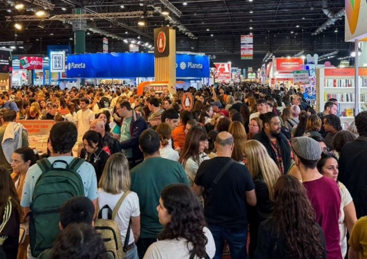 Un récord de 1.340 mil visitas tuvo la edición 2026 de la Feria Internacional del Libro en Buenos Aires. Un récord de 1.340 mil visitas tuvo la edición 2026 de la Feria Internacional del Libro en Buenos Aires.