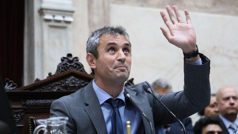 Guerra por los despachos en Diputados: Martín Menem ordena vaciar todo y amenaza con descontar sueldos