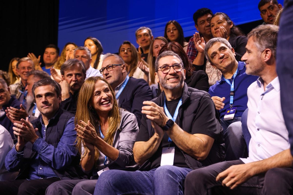 Guillermo Michel, Victoria Tolosa Paz, Juan Manuel Olmos y Federico Achával. Guillermo Michel, Victoria Tolosa Paz, Juan Manuel Olmos y Federico Achával.