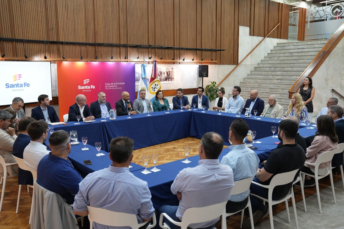 El ministro de Desarrollo Productivo de la Provincia estuvo presente en la Feria de la Industria Naval desarrollada en el Centro Costa Salguero de Buenos Aires. El ministro de Desarrollo Productivo de la Provincia estuvo presente en la Feria de la Industria Naval desarrollada en el Centro Costa Salguero de Buenos Aires.