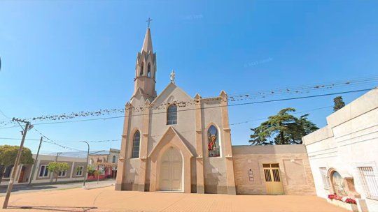 Carlos José Sala, el sacerdote de la Parroquia San Miguel Arcángel de la localidad santafesina de Máximo Paz, fue baleado con una escopeta en la noche del sábado pasado.