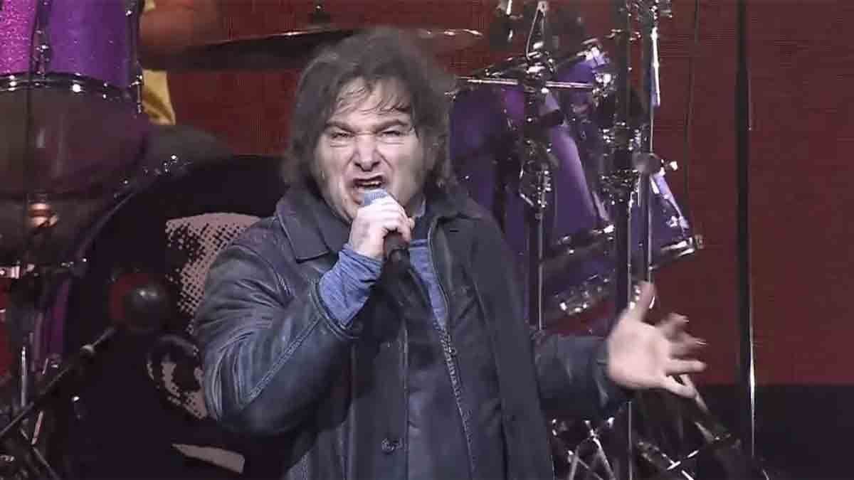 JavierMilei sueña con desarrollar un acto libertario en la cancha de River pero luegocambió de opinión por el estadio de Boca: “Estaríabueno, ¿no?”.