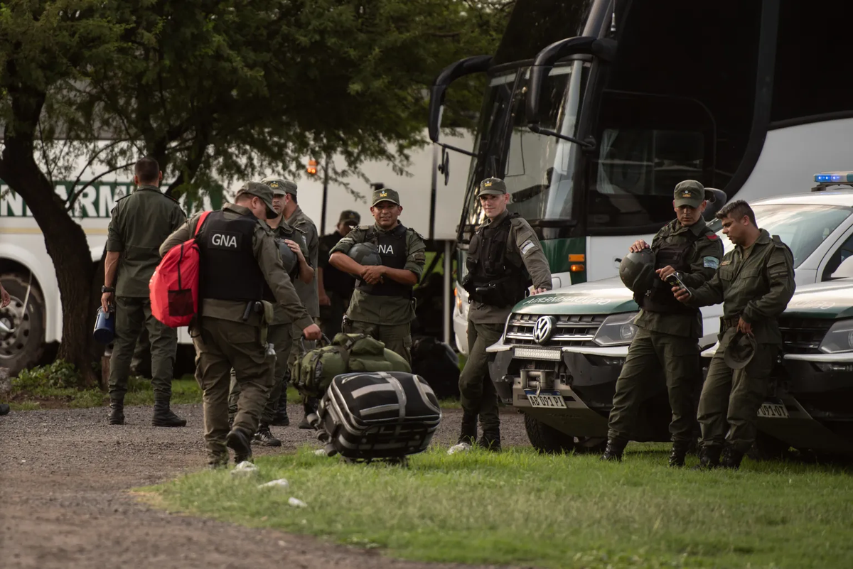 El arribo de los gendarmes a Rosario. El arribo de los gendarmes a Rosario. 