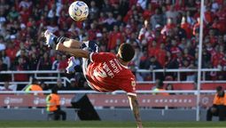 Santiago Montiel recibió el reconocimiento de la FIFA al mejor gol de la temporada.&nbsp;