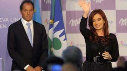 altText(Cristina, Scioli y el beso de la mujer araña)}