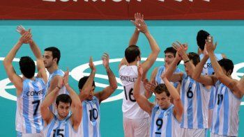 Los seleccionados de vóley siempre aplaudirán a Daniel Castellani. Los seleccionados de vóley siempre aplaudirán a Daniel Castellani.