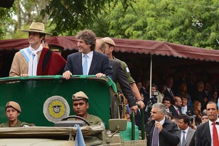 Amado Boudou y el gobernador  Juan Manuel Urtubey durante el desfile cívico-militar en Salta.