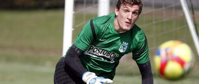 Armani, es el jugador extranjero con más títulos en Nacional: 4 campeonatos 2011-1, 2013-1, 2013-2, 2014-1. Además de 2 copas Postobon y 1 Superliga.