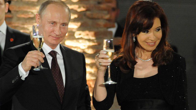 Ahora bien, cuidado con Moscú porque se le prometió mucho y se le dio poco. Las grandes represas de Santa Cruz fueron para China, no para Rusia. El mayor proyecto atómico fue para China, y para Rusia fue un premio consuelo, igual que el proyecto hidroel