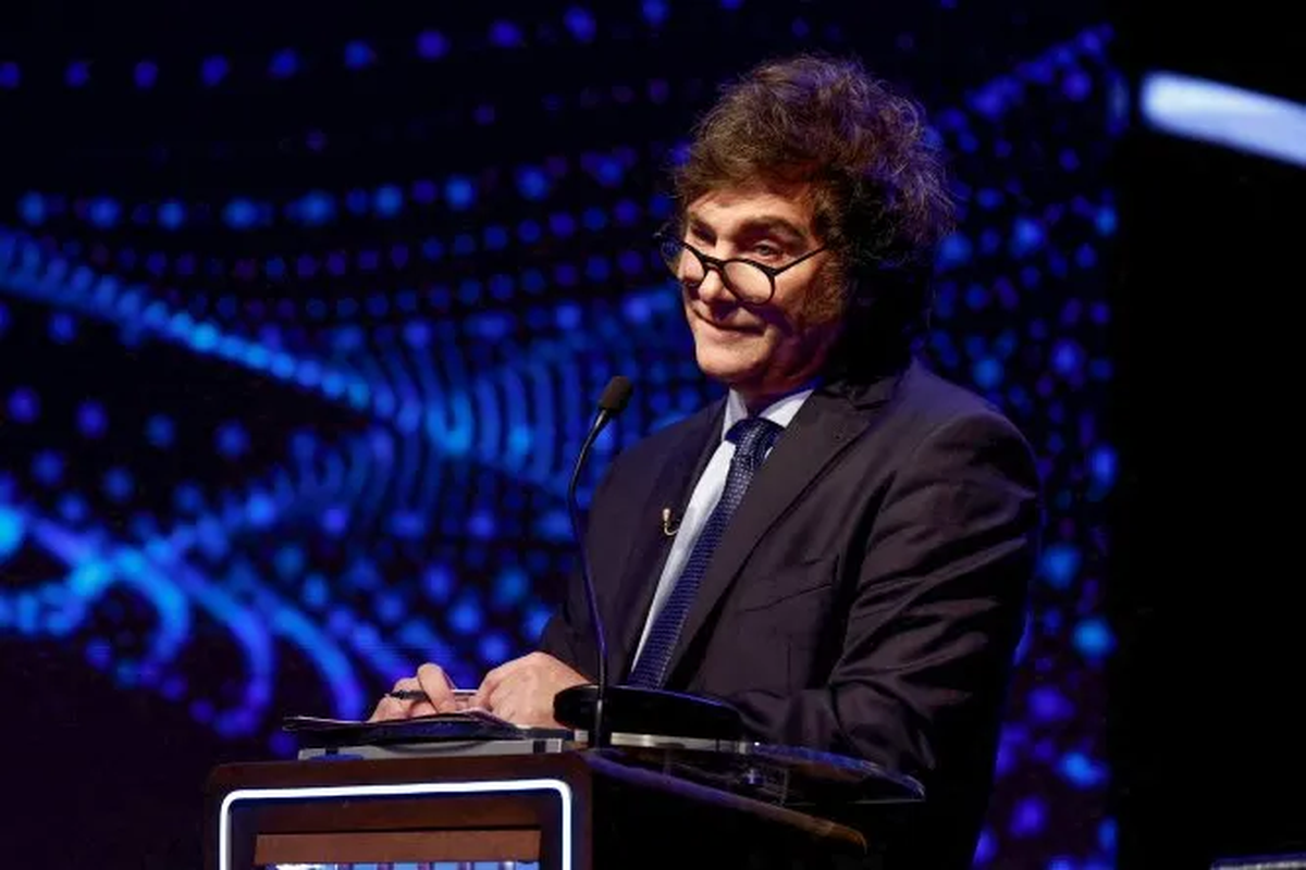 Javier Milei es el que llega con mayor comodidad al debate y no le conviene arriesgar. Javier Milei es el que llega con mayor comodidad al debate y no le conviene arriesgar.