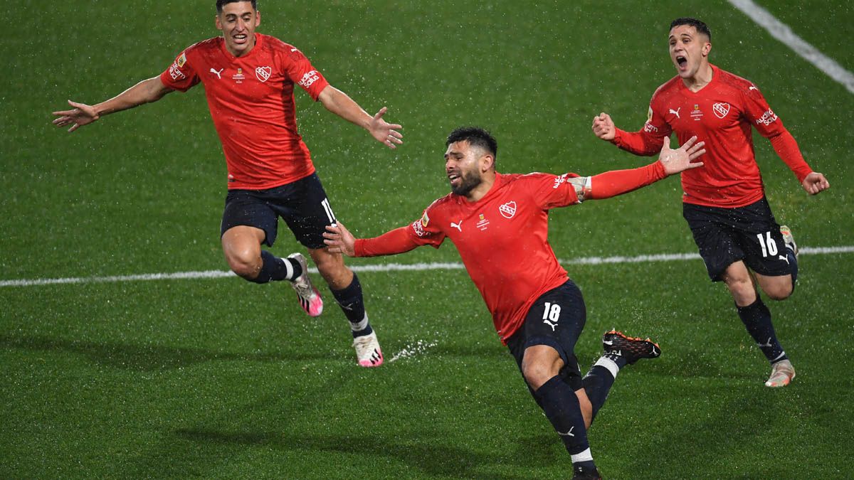 Independiente se quedó este domingo (08/08) con el clásico de Avellaneda tras ganarle a Racing 1-0 por la quinta fecha de la Liga Profesional de Fútbol 2021. (Foto: Télam)