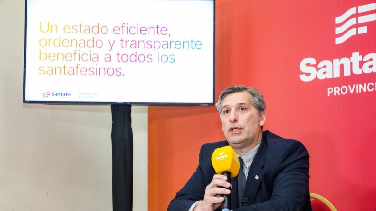 Pablo Olivares, ministro de Economía de Santa Fe. Pablo Olivares, ministro de Economía de Santa Fe.