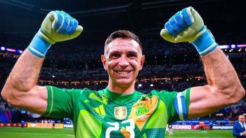 Dibu Martínez cambió su carrera gracias a un francés que quiere jugar en Argentina. Dibu Martínez cambió su carrera gracias a un francés que quiere jugar en Argentina.