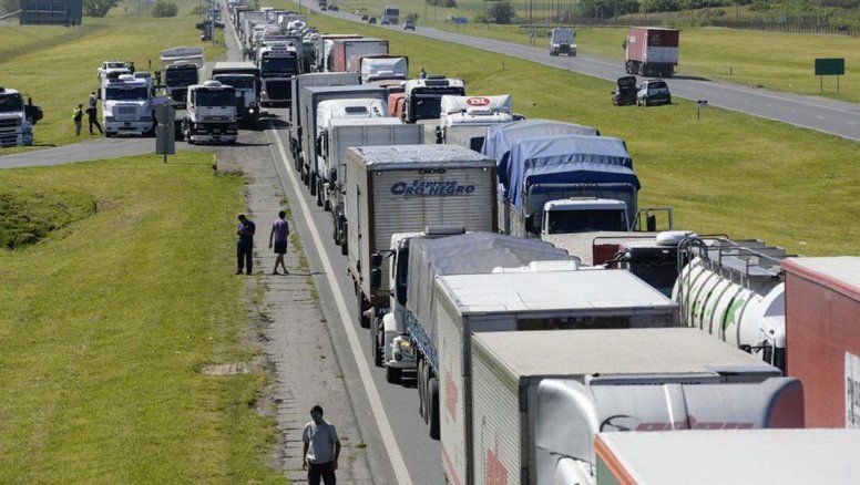Diésel: Se adelantó el corte de camioneros en Córdoba