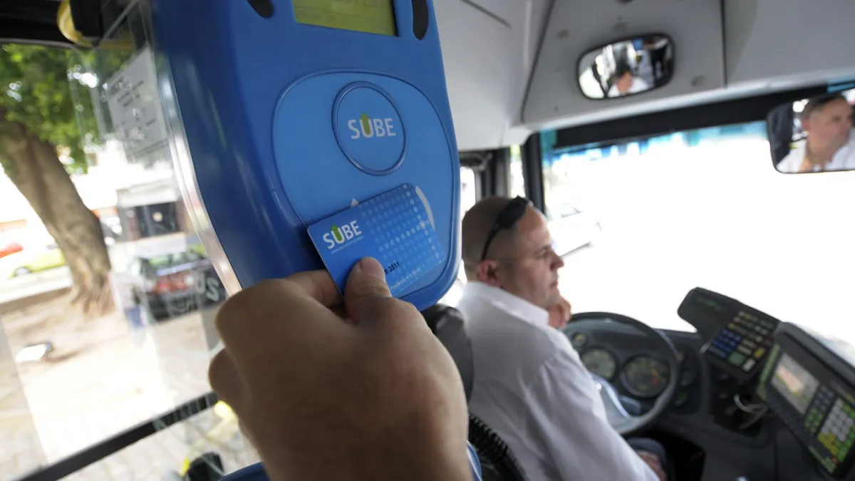 Cada vez más trabas para viajar en colectivo. Cada vez más trabas para viajar en colectivo.