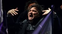 Javier Milei festejando con sus adeptos.