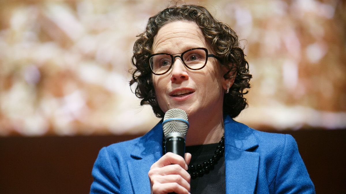 Karen Dunn es quien entrena a Kamala Harris para el debate. Karen Dunn es quien entrena a Kamala Harris para el debate.